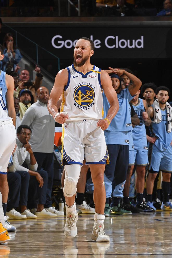 AYX中国体育官方库里意外战胜加拿大队，重返赛场引爆全场！的简单介绍