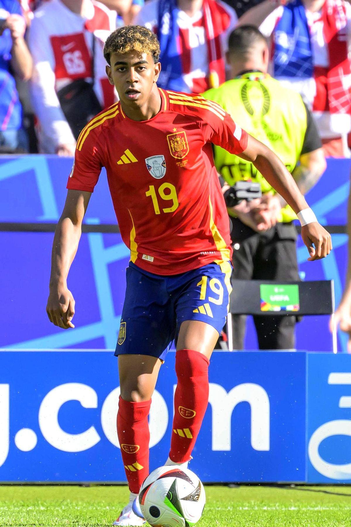 爱游戏APP官网姆巴佩爆冷击败西班牙队，回归赛场引爆全场！的简单介绍