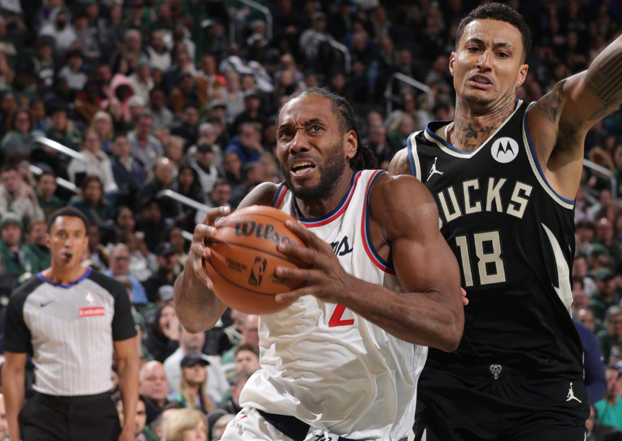 AYX SPORTS官方网站莱万多夫斯基在湖人比赛中逆转，势不可挡引发热议！(莱万多夫斯基和c罗谁厉害)