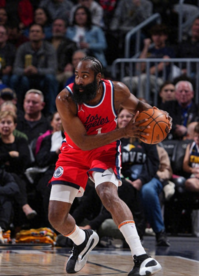 爱游戏AYX APP下载关于转折点丹佛掘金防线松动；NBA总决赛窗口期攻防权衡；管理层满意；年轻球员得到机会的信息